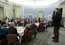 Alan Doyle delivers the keynote address at the 2014 Otttawa Affinity Dinner