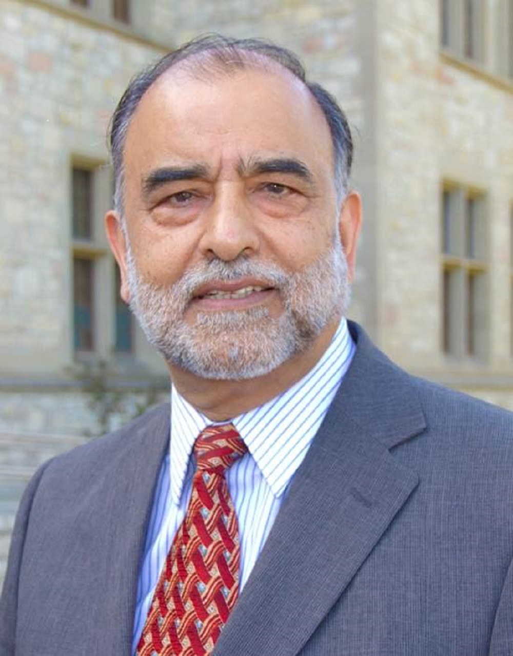 Alumnus Dr. Jawahar (Jay) Kalra is this year’s recipient of the Outstanding Community Service Award.